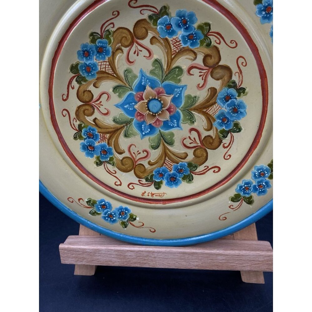 Norwegian ROSEMALING 10" Wood Plate Signed L Stewart - Picture 3 of 6